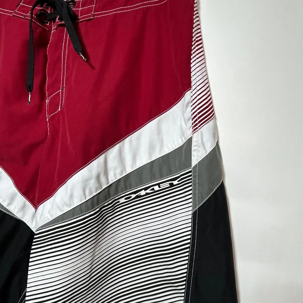 VTG‎ Oakley Voltage 2.8 Boardshorts  Mens 36 Red Black White Colorblock Surf Y2K